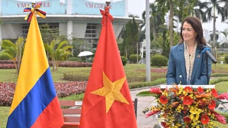 La embajadora de Colombia en Vietnam, Camila María Polo Flórez, habla en el evento. (Foto: Embajada de Colombia en Vietnam)