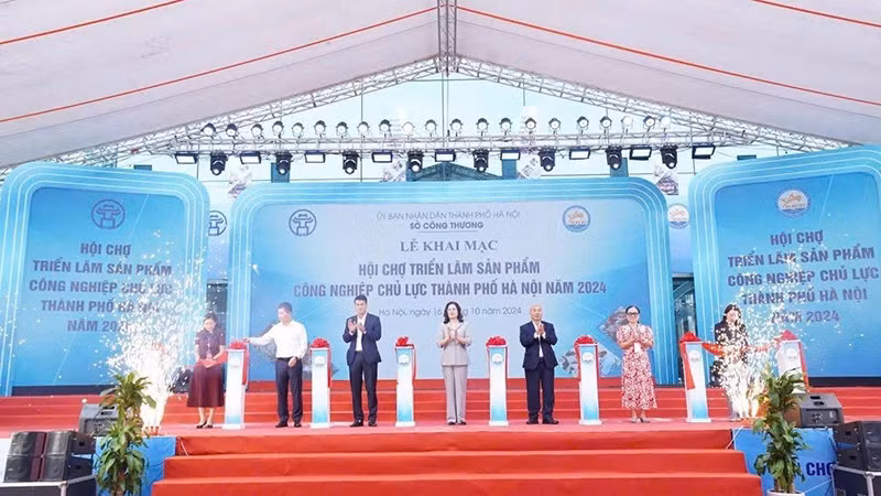 En el acto de inauguración del evento. 