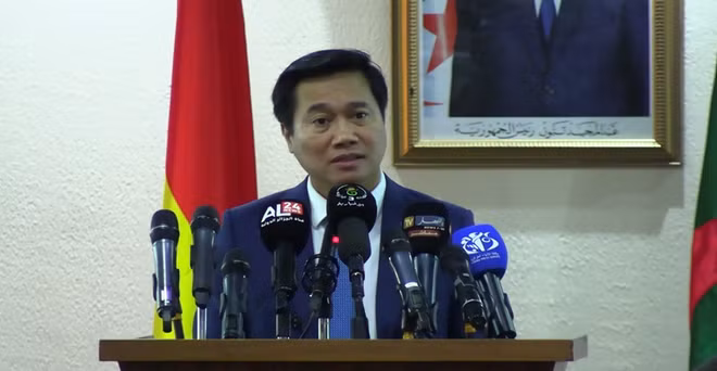 El viceministro de Construcción de Vietnam Nguyen Tuong Van habla en el evento. (Foto: VNA)