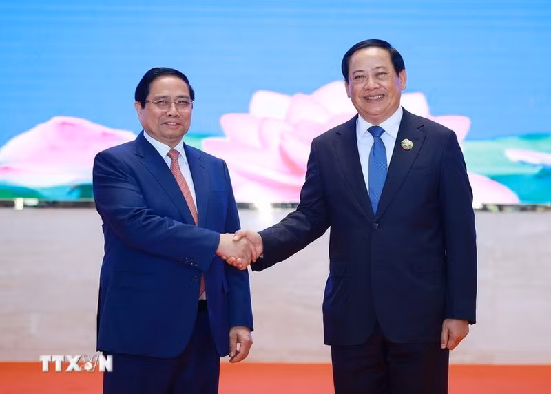 El primer ministro vietnamita, Pham Minh Chinh, y su homólogo laosiano, Sonexay Siphandone. (Foto: VNA)