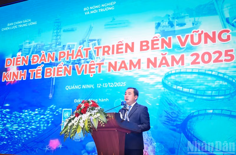 Tran Duc Thang, ministro de Agricultura y Medio Ambiente, pronuncia el discurso inaugural.