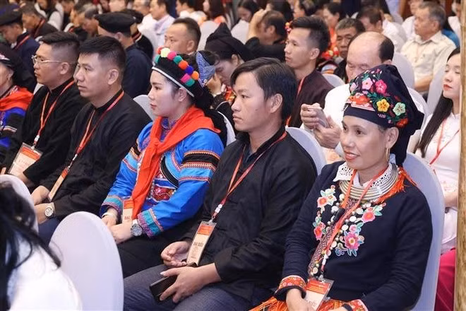 Representantes de todos los estratos populares asisten al evento. (Foto: VNA)