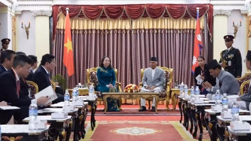La vicepresidenta vietnamita Vo Thi Anh Xuan se reúne con el presidente nepalí, Ram Chandra Poudel. (Foto: Ministerio de Asuntos Exteriores)