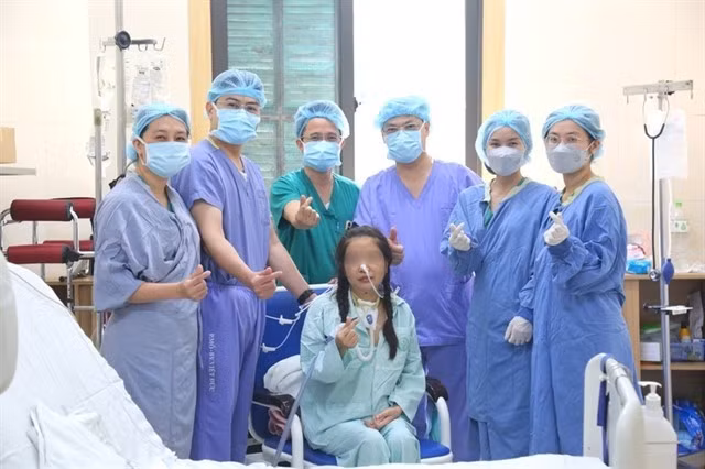 Actualmente, la función cardíaca y pulmonar de la paciente se ha recuperado satisfactoriamente y continúa bajo estrecha vigilancia. (Foto: Hospital de Amistad Vietnam-Alemania)
