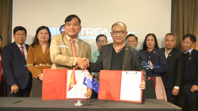 La Asociación de Jóvenes Empresarios de Tay Ninh y la Asociación de Empresarios de Australia firmaron un memorando de cooperación.