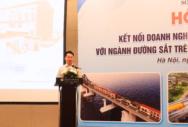 El subdirector del Servicio de Turismo de Hanói, Tran Trung Hieu, interviene en la cita. (Foto: VNA)