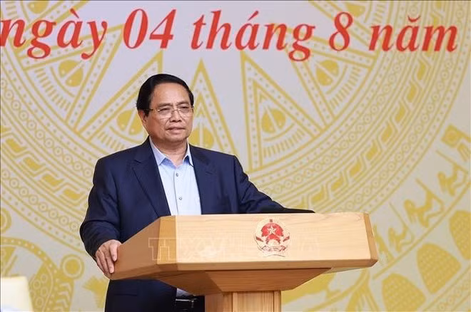 El primer ministro de Vietnam, Pham Minh Chinh, habla en la reunión. (Foto: VNA)