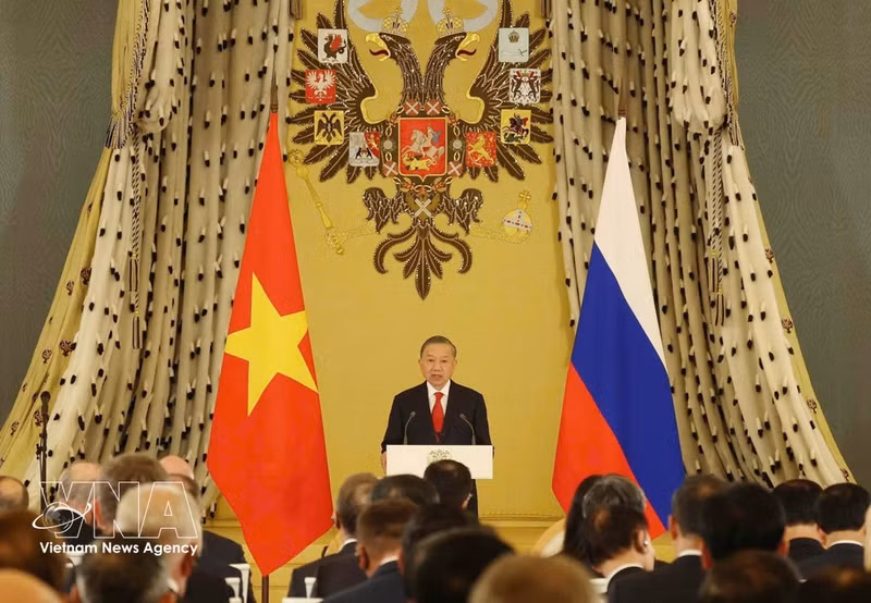 El secretario general del Partido Comunista y presidente de Vietnam, To Lam, habla en la entrega. (Foto: VNA)