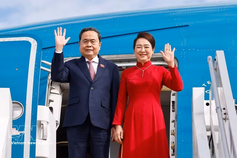 El presidente de la Asamblea Nacional de Vietnam, Tran Thanh Man, y su esposa. (Foto: VNA)