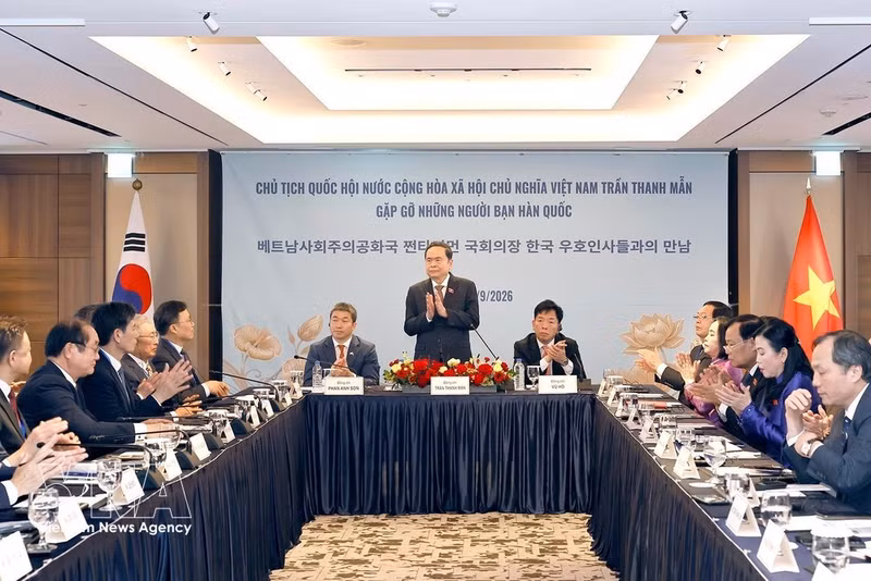 El presidente de la Asamblea Nacional, Tran Thanh Man, habla en una reunión con los amigos coreanos de Vietnam. (Foto: VNA)
