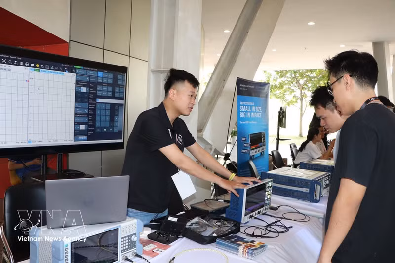 En la Universidad Vietnam-Alemania (VGU), en Ciudad Ho Chi Minh, se celebró el Día de Concienciación sobre los Semiconductores 2026. (Foto: VNA)