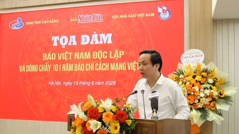 Le Hai Hoa, miembro suplente del Comité Central del Partido Comunista de Vietnam, subsecretario del Comité partidista de la provincia de Cao Bang y presidente del Comité Popular provincial, pronuncia el discurso inaugural.