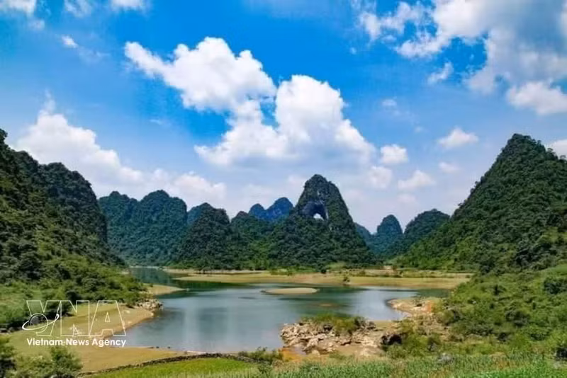 El Monte Ojo de Dios: un destino clave en el Geoparque de Cao Bang. (Foto: VNA)