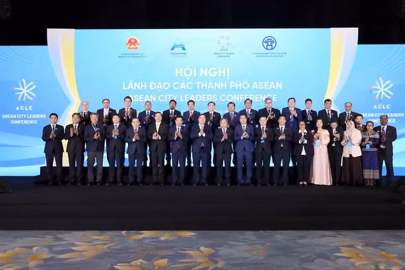 Delegados a la Conferencia de Líderes de las Ciudades de la Asean 2026, inaugurada el 8 de junio en Hanói en el marco del Tercer Foro del Futuro de la Asean. (Foto: An Dang/VNA)