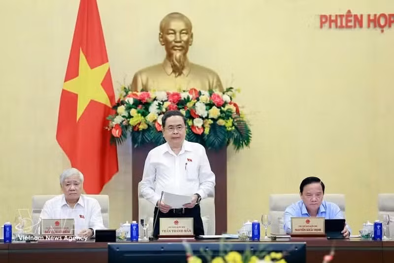 El Comité Permanente de la Asamblea Nacional de Vietnam de la XVI Legislatura inicia en Hanói su segunda reunión de trabajo, bajo la presidencia del titular del Parlamento, Tran Thanh Man. (Foto: VNA)