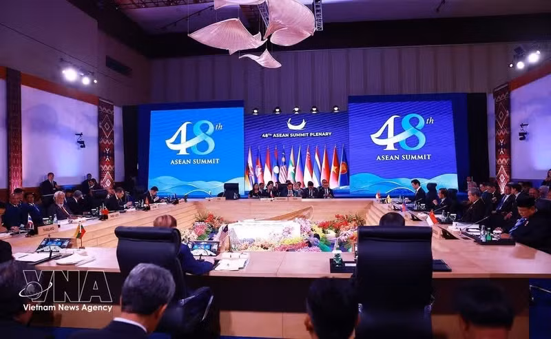 El primer ministro vietnamita, Le Minh Hung, asiste a la 48ª Cumbre de Asean en Filipinas. (Foto: VNA)