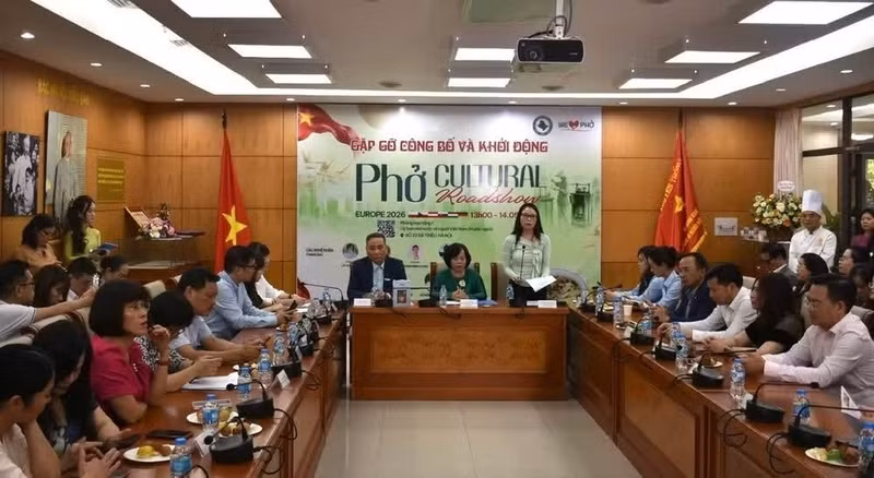 En la rueda de prensa sobre el programa “Gira Cultural del Pho por Europa 2026”. 