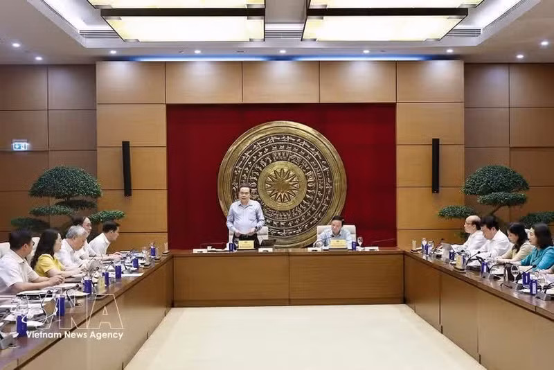 El presidente de la ANV, Tran Thanh Man, insta a la Comisión de Leyes y Justicia a convertirse en el órgano vanguardista en el pensamiento del Estado de derecho. (Foto: VNA)