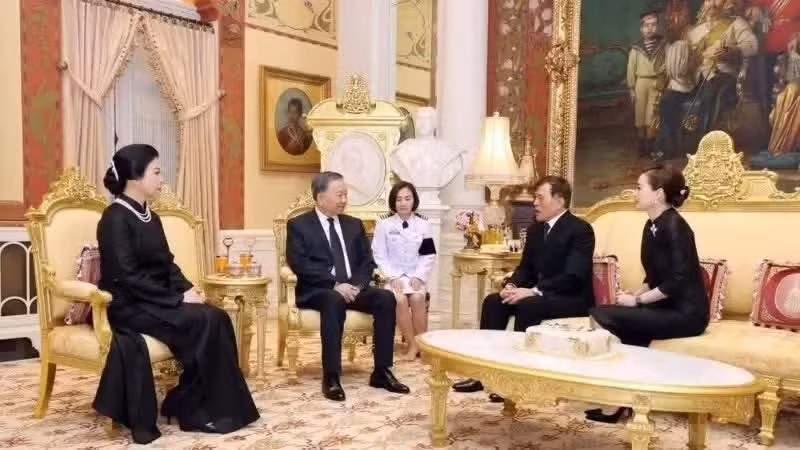 El secretario general del PCV y presidente de Vietnam, To Lam, y su esposa, Ngo Phuong Ly, se entrevistan con Su Majestad el Rey Maha Vajiralongkorn de Tailandia y la Reina. (Foto: Casa Real de Tailandia)