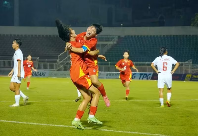 La selección femenina de fútbol de Vietnam debutó con una victoria de 2-0 ante Myanmar en su primer partido del Grupo A del Campeonato Sub-19 de la Asean 2025. (Foto: VNA)