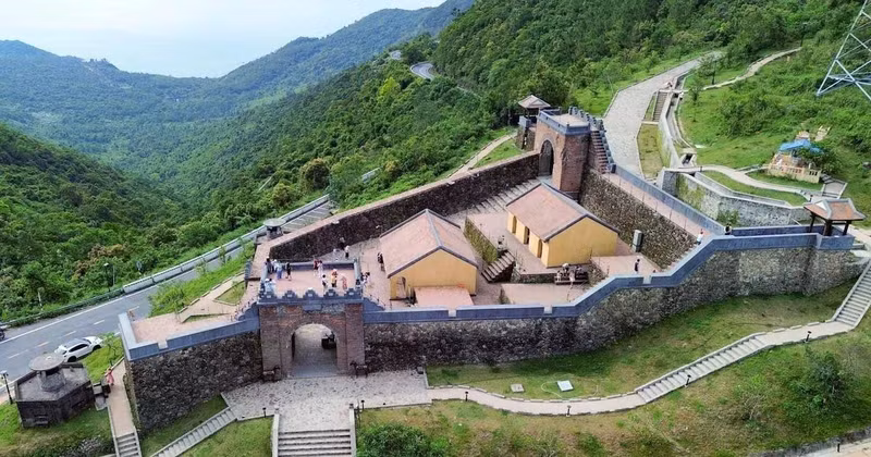 De ruina desgastada por el tiempo, Hai Van Quan está recuperando su forma y vitalidad gracias a sinceros esfuerzos de conservación. (Foto: VNA)