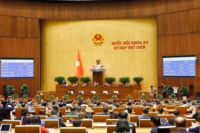 La legislatura aprobó la Resolución sobre la política de inversión para el Proyecto de la Autopista Quy Nhon-Pleiku. (Foto: VNA)