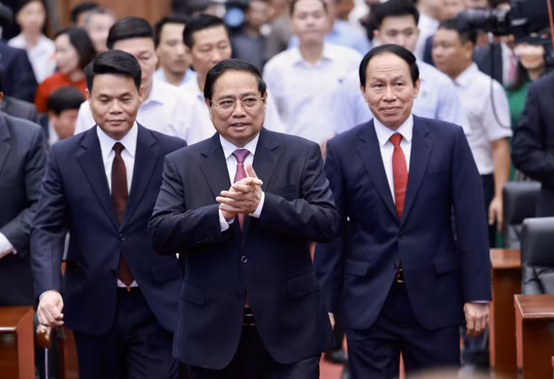 El primer ministro, Pham Minh Chinh, participa en una ceremonia similar celebrada en Hai Phong. (Foto: Duong Giang / VNA)