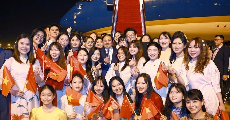 En la ceremonia de despedida del primer ministro Pham Minh Chinh en China. (Foto: VNA)