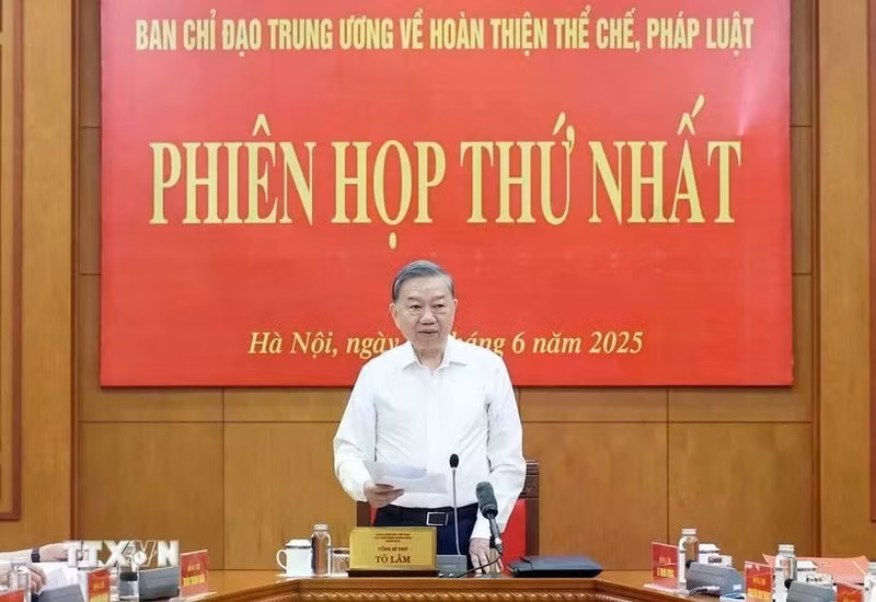 El secretario general del Partido Comunista de Vietnam, To Lam, habla en la reunión. (Foto: VNA)