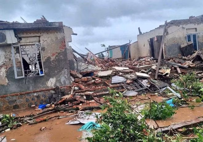 Numerosas casas en la provincia norteña de Ninh Binh perdieron sus techos y se derrumbaron. (Foto: baochinhphu.vn)