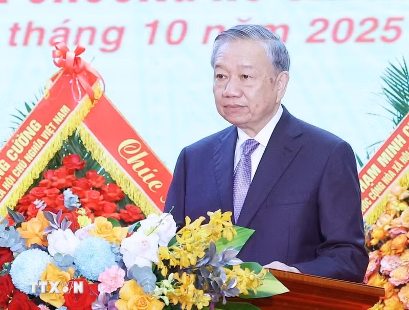 El secretario general del Partido Comunista de Vietnam y jefe de la Comisión Militar Central, To Lam, pronuncia su discurso en la cita. (Foto: VNA)