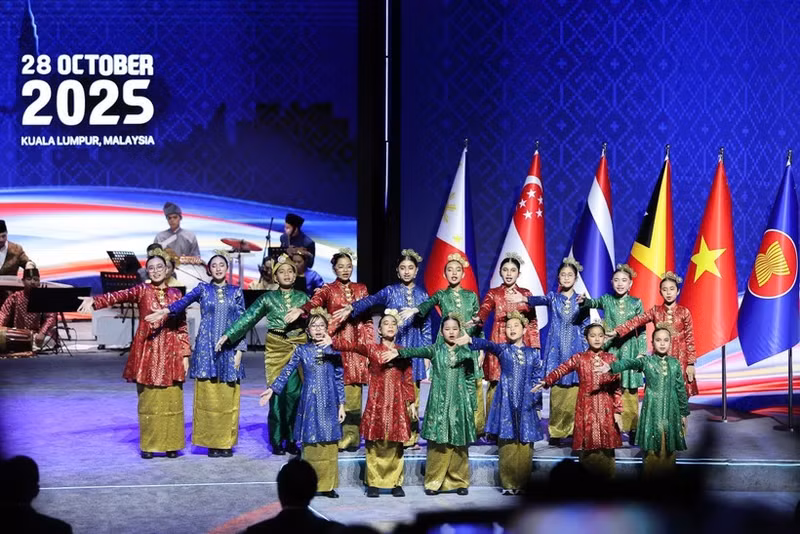 En el acto de clausura de la 47ª Cumbre de la Asean y de las reuniones relacionadas. (Foto: VNA)