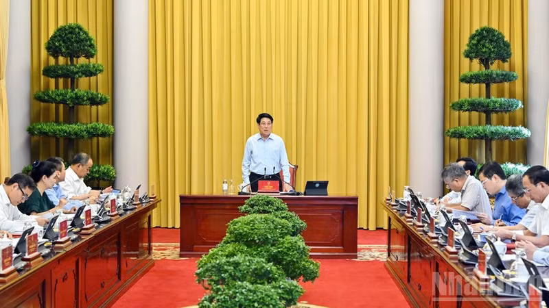 El presidente de Vietnam, Luong Cuong, habla en la reunión. (Foto: Nhan Dan)
