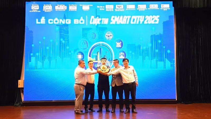 En la ceremonia de lanzamiento del concurso. 