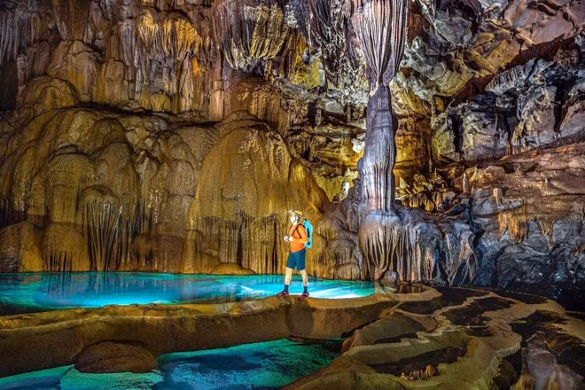 Dentro de la cueva Hung Thoong, Parque Nacional Phong Nha - Ke Bang, provincia de Quang Tri. (Foto: VNA)
