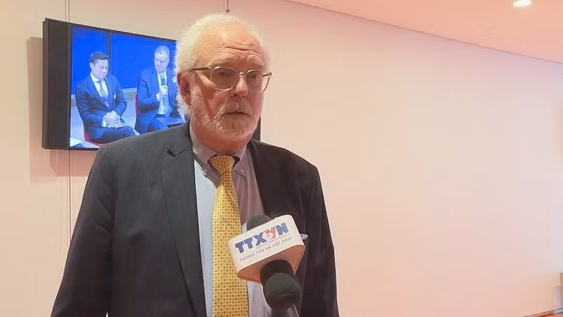 El ex embajador de Estados Unidos en Vietnam, David B. Shear, concede una entrevista a corresponsales de la VNA en Nueva York. (Foto: VNA)