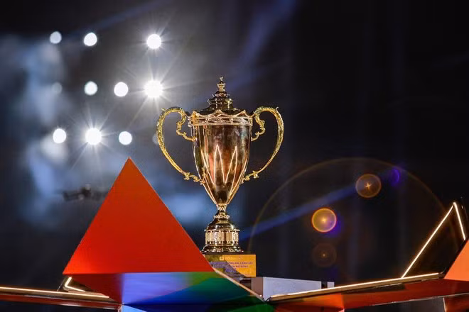 El trofeo del campeonato del torneo. (Foto: Nhan Dan)