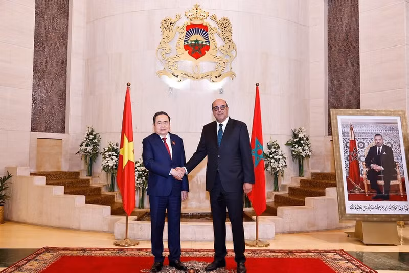 El presidente de la Asamblea Nacional de Vietnam, Tran Thanh Man (izquierda), se reúne con Mohamed Ould Errachid, titular de la Cámara de Consejeros de Marruecos. (Foto: VNA)