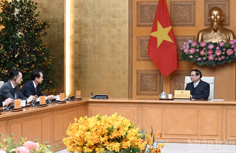 El primer ministro Pham Minh Chinh interviene en el encuentro.