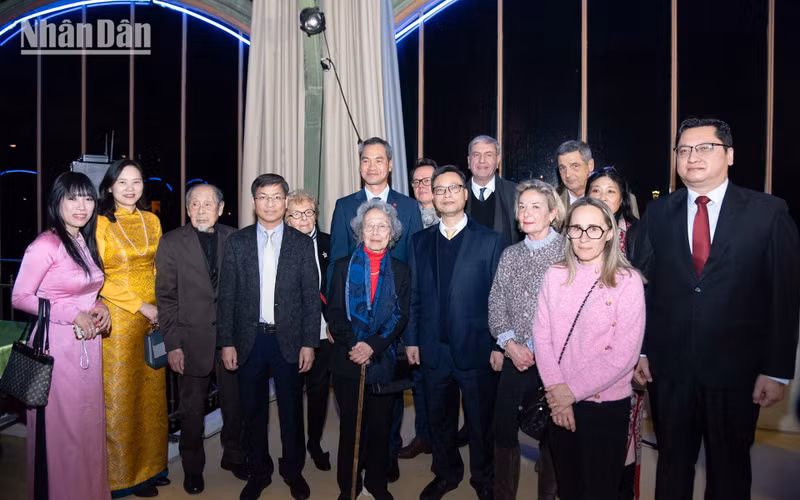 Asisten al evento el embajador de Vietnam en Francia, Trinh Duc Hai; la embajadora y representante permanente de Vietnam ante la Unesco, Nguyen Thi Van Anh; así como los vicealcaldes Nogent-sur-Marne, Philippe Goyhénèche y Anne-France Jacquillat.