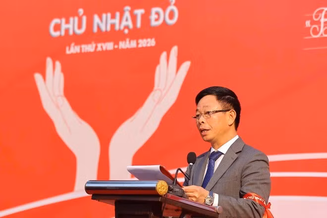El editor en jefe de Tien Phong, Phung Cong Suong, en el acto. (Foto: VNA)