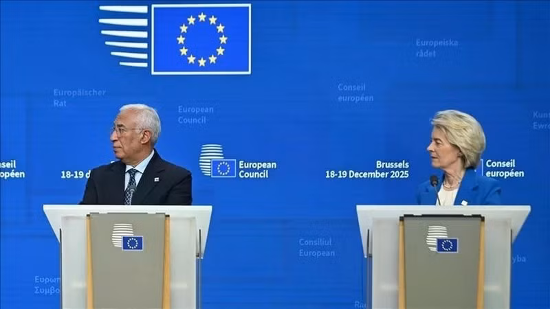 La presidenta de la Comisión Europea, Ursula von der Leyen (derecha), y el presidente del Consejo Europeo, Antonio Costa. (Foto: VNA)