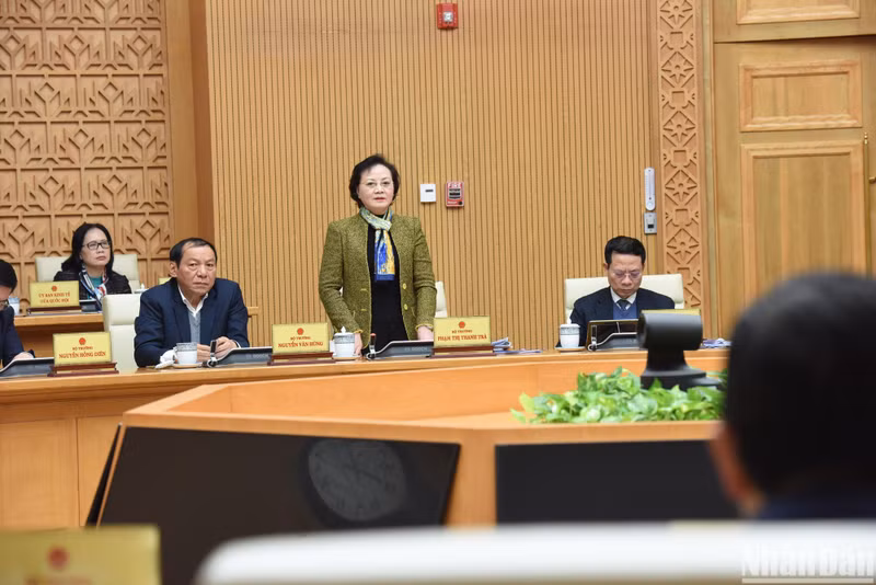Habla Pham Thi Thanh Tra, ministra del Interior.