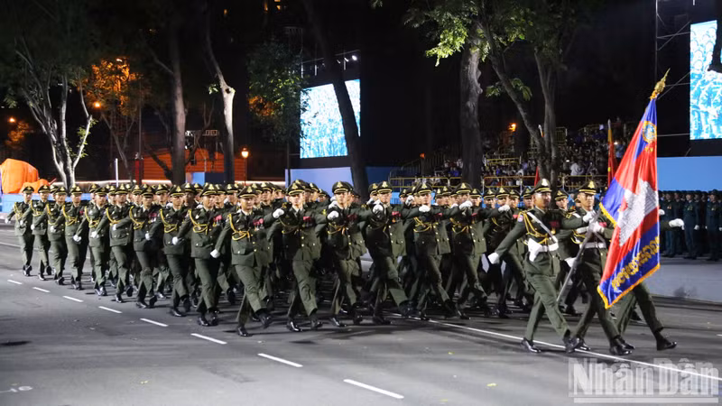 El desfile de las fuerzas armadas reales de Camboya. El desfile de las fuerzas armadas reales de Camboya.