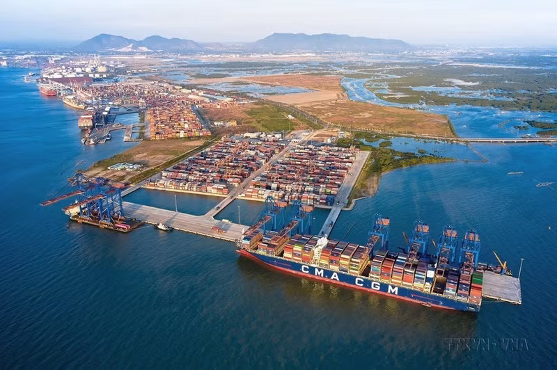 El puerto internacional Gemalink en la provincia de Ba Ria-Vung Tau es el único puerto de aguas profundas en la zona de Cai Mep-Thi Vai, con la empresa vietnamita Gemadept aportando el 75 por ciento del capital de inversión y el grupo francés CMA-CGM el 25 por ciento. La primera fase comenzó en febrero de 2019 con una inversión total de 330 millones de dólares.