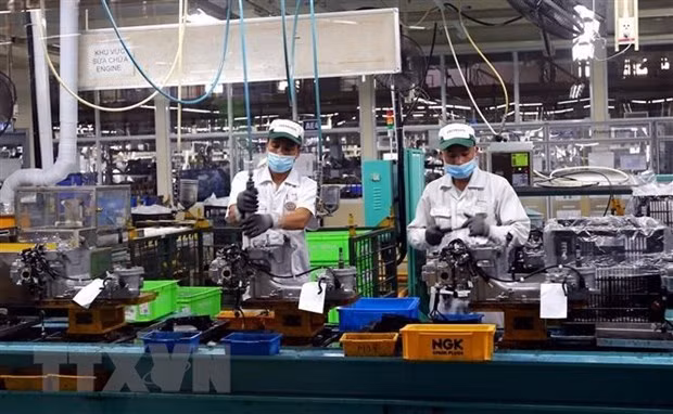 Actividades de producción en la filial del grupo Toyota en Vietnam (Fotografía: VNA)