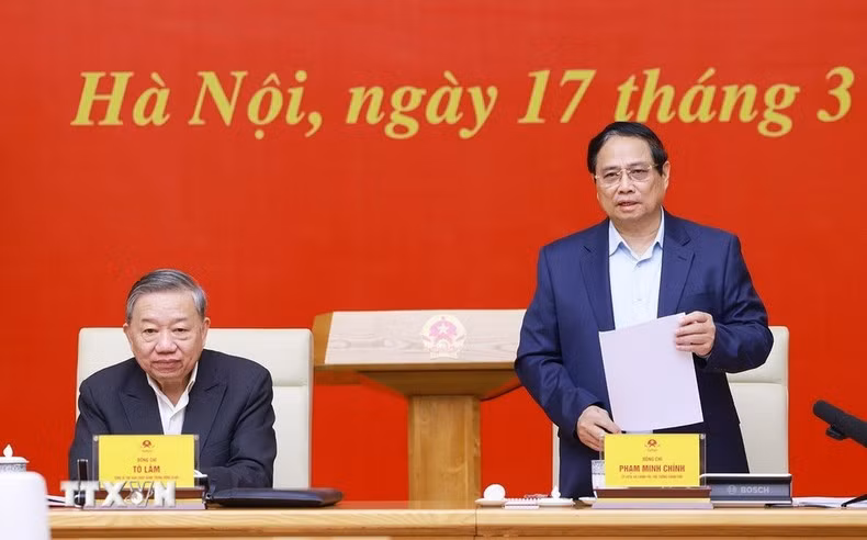 El secretario general To Lam y el premier Pham Minh Chinh en el evento.