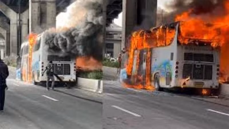 El incendio de autobús escolar en Tailandia. (Foto: thedailyguardian.com)