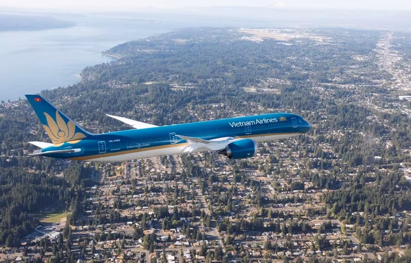 Vietnam Airlines aterriza con emergencia para salvar a pasajero. (Fotografía: VNA)