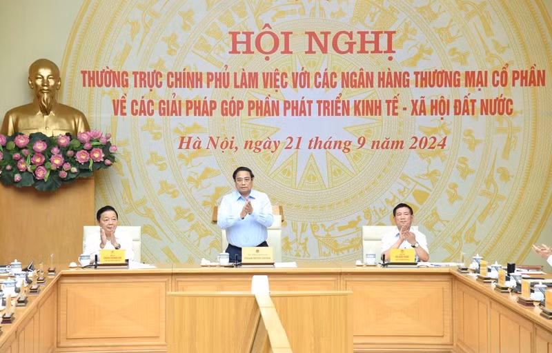 El primer ministro de Vietnam, Pham Minh Chinh (en el medio), en la cita. 